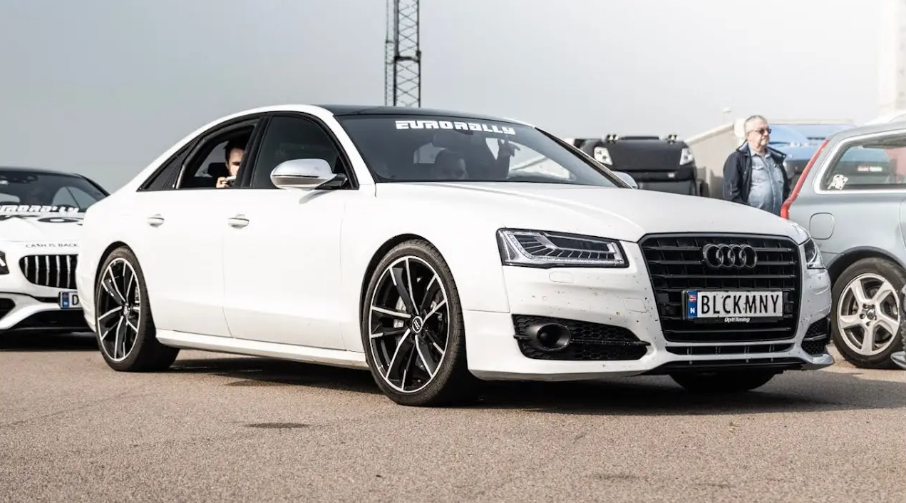Audi S8